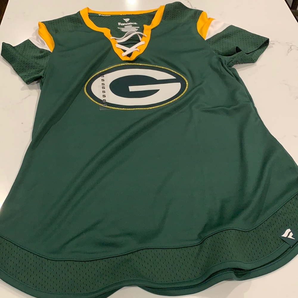 Green Bay Packers lace up top.